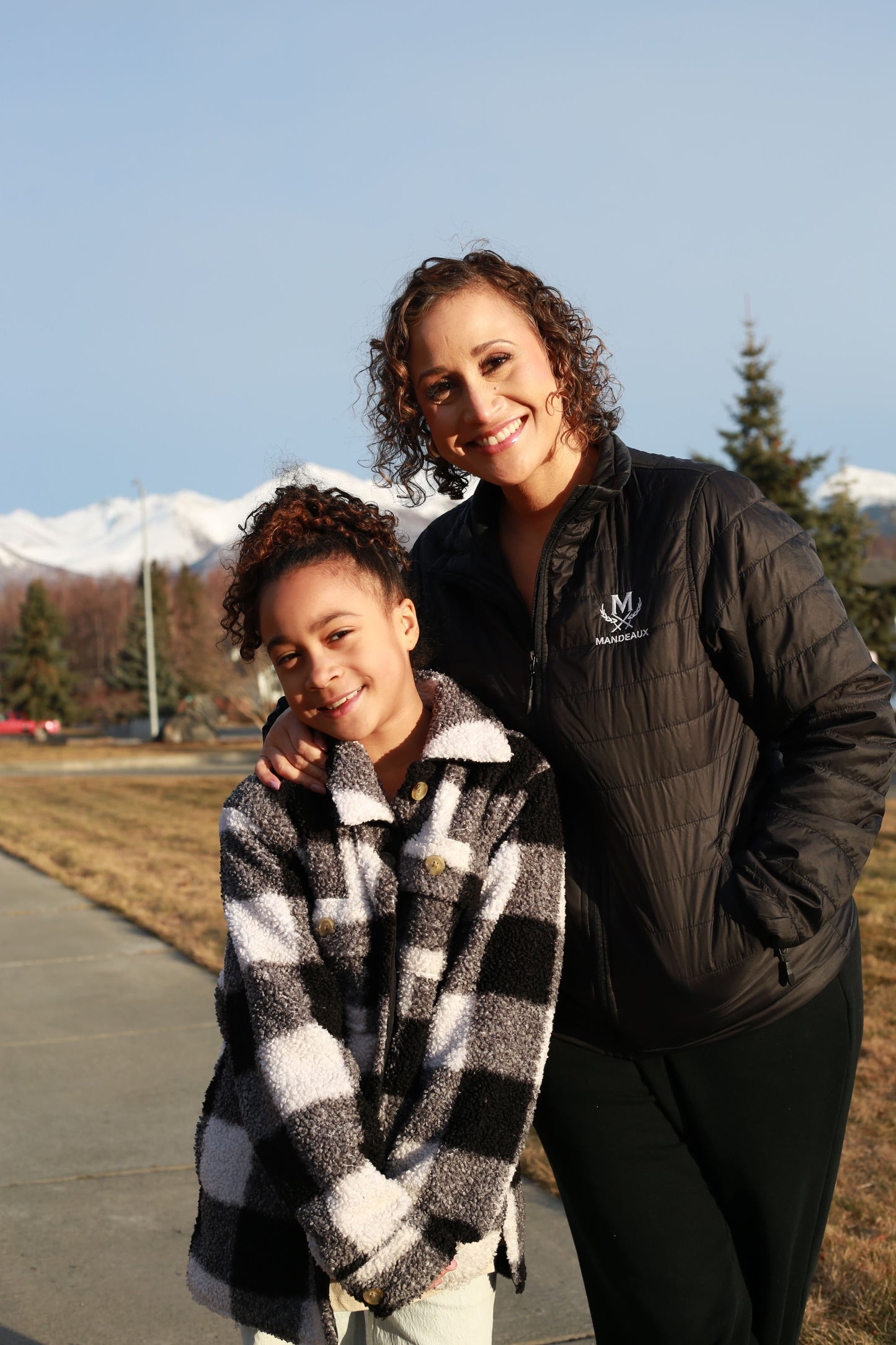 Women wearing the Mandeaux Women’s Bubble Jacket outdoors, lightweight packable puffer